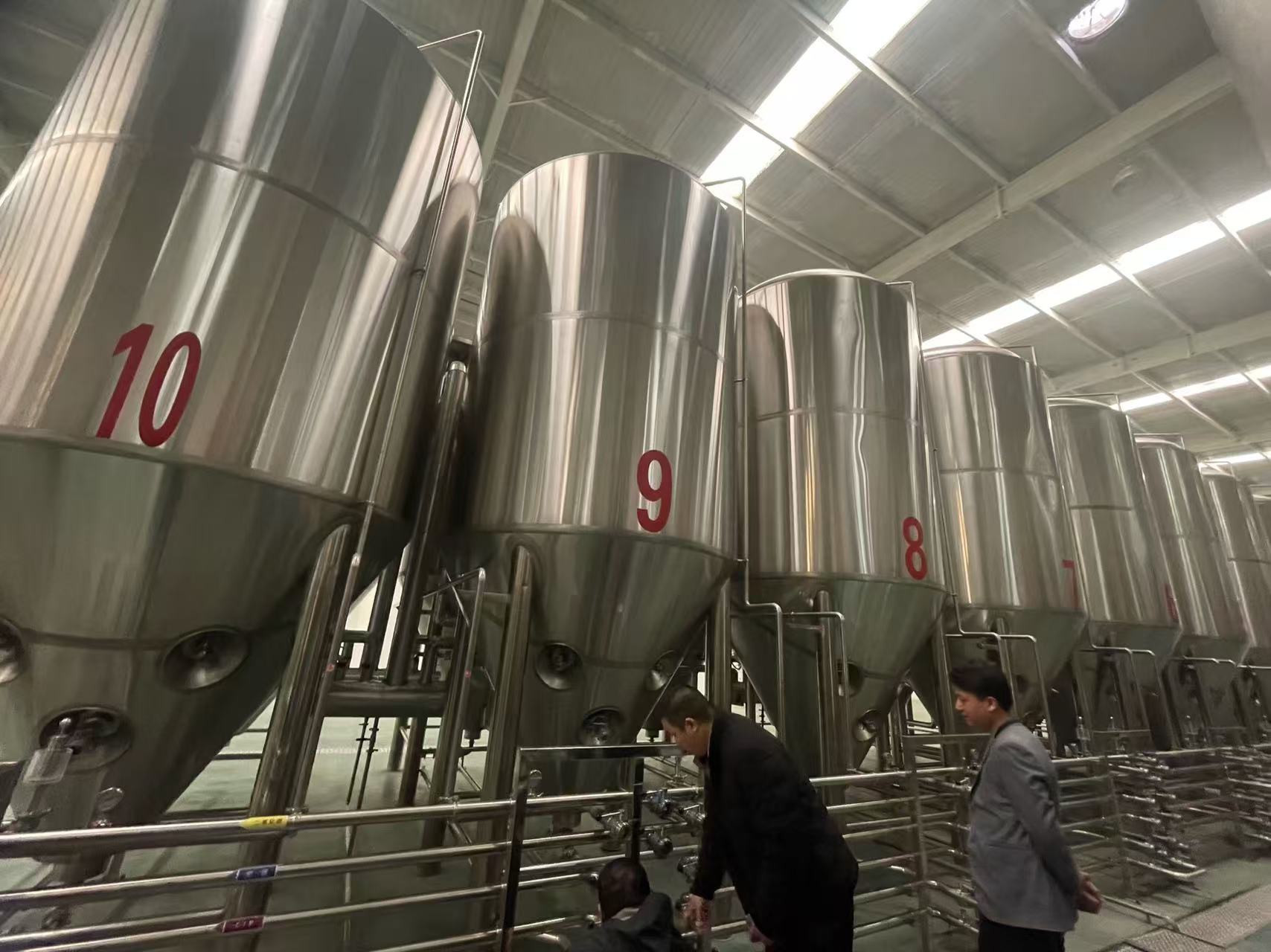 历城精酿啤酒设备厂—平面布置、设备设计、制造、调试、培训等一条龙服务